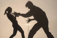 基隆狼师猥亵4名女学生 93个强制罪改无罪、利用权势猥亵罪维持3年8月