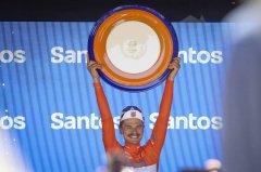 狂！他在环澳自由车赛被袋鼠撞倒 仍奋力斩获总冠军