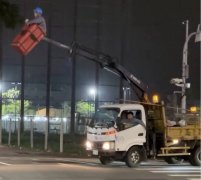 台中工程车「吊篮当座舱」 警方出手了