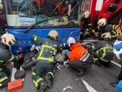 北市游览车逆向撞公车波及2机车骑士  1女一度受困车底