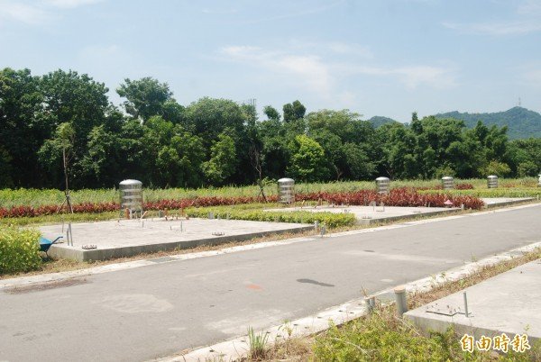 新北市府出资约4400百万元，协助三莺部落新家园建置水、电等公共基础设施，未来将由族人自力造屋。（记者张安荞摄）