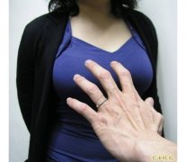 加油站男员工洗车竟对女客户伸咸猪手 挨告判拘