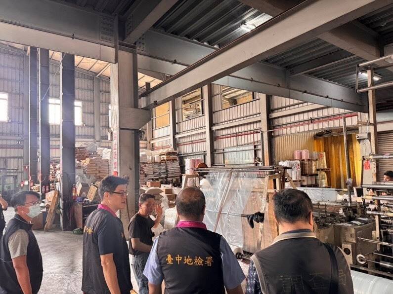 中检前往辖内塑胶袋大厂稽查。（中检提供）