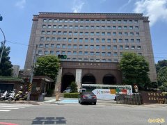 刀架颈又掐脖!基隆男无视保护令孩子面前施暴 妻趁隙报警保命