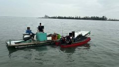 东石外海惊魂 钓客船只失去动力险搁浅海巡救援脱困