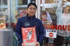 为台湾米疯狂拍门?日本冲绳连锁超市「抢购」画面曝光