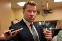 吓坏!美联邦参议员希伊开飞机紧急降落 未传出伤亡