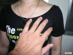 独家》色男偷吻女友人酥胸唾液DNA留证 判刑赔钱