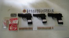 警乔装「摩铁」服务员 逮毒贩赫见枪插腰间