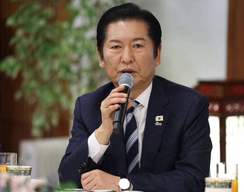 南韩星巴克于光州民主化运动46周年纪念日推出「坦克日」促销活动，引爆各界怒火，执政党魁郑清来呼吁党内人士不要去星巴克消费。（欧新社）