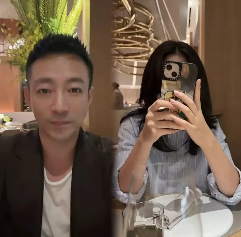 玥儿终于脱掉大白T，条纹衬衫挽起衣袖干净大气