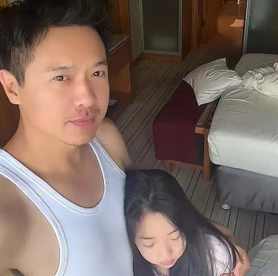 高云翔再婚定居天津,女儿小酒窝上门却全程住酒店