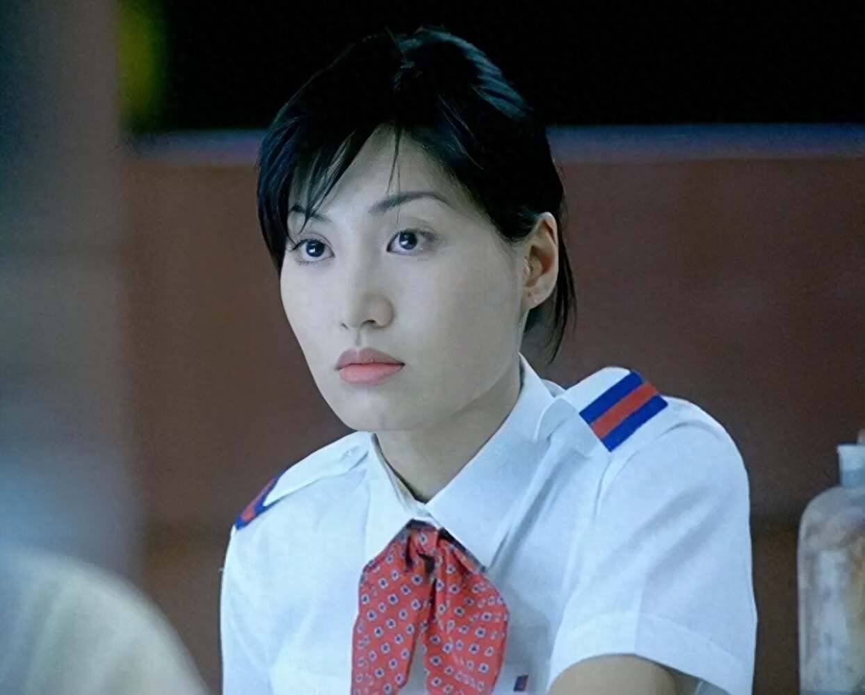 港知名女星退圈多年风韵犹存,嫁印度籍老公,40岁高龄生女