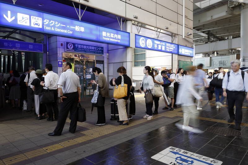 日本千叶内房线复旧需3个月，通勤族、游客叫苦。图为千叶车站。（欧新社资料照）