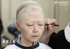 谭松韵化老年妆vlog曝光 整个过程历时6小时完成