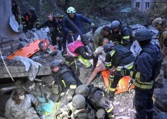 俄军空袭乌克兰札波罗热 至少7死、包括3儿童