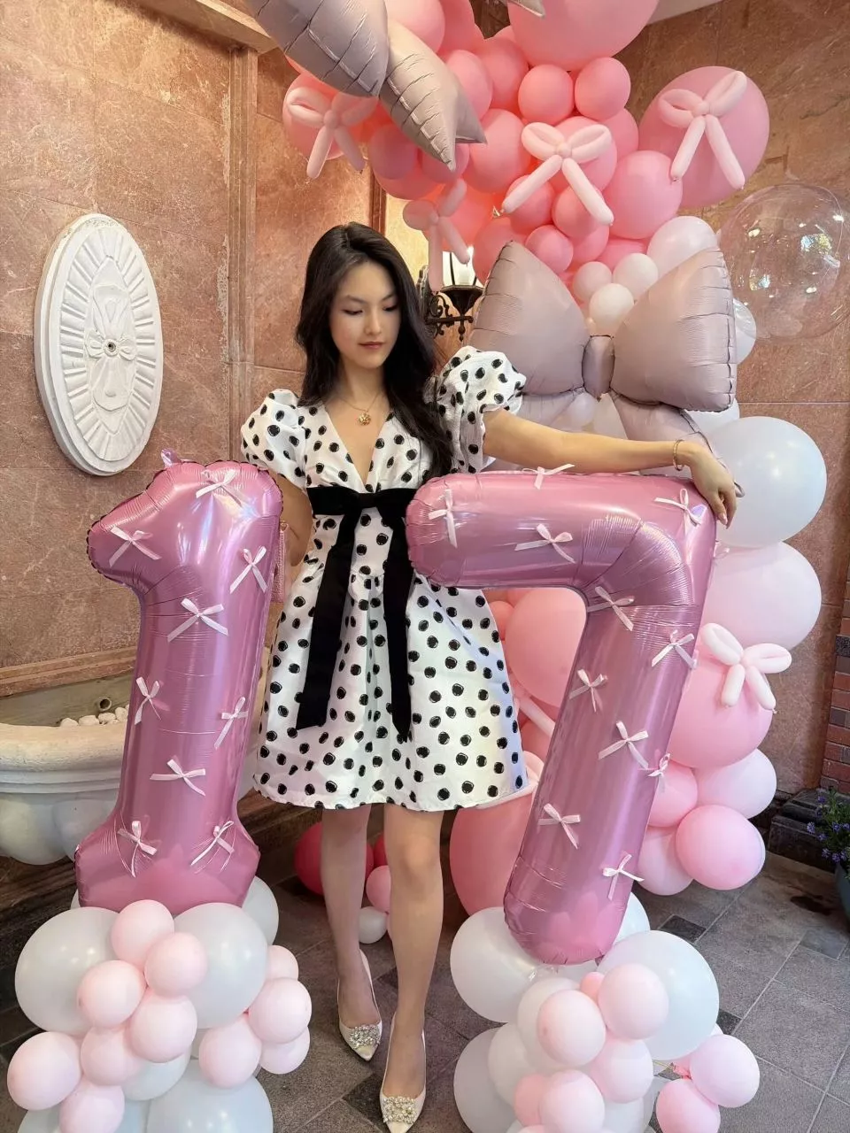 王诗龄晒17岁生日照,一身行头大几十万