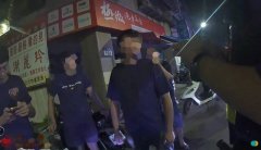 疑因债务爆冲突 凌晨超商前二打一