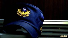 违停仔被盘查暴走  狂呛警「有牌流氓」一路骂进派出所