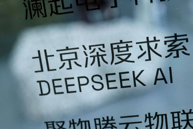 针对美国科技巨擘示警的AI末日论，在中国看来并无说服力，因为中共的应对方式很简单：拔掉插头、切断网路，并逮捕相关负责人。（路透档案照）