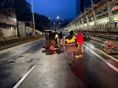 7旬翁驾车自撞中央分隔岛 车体90度侧翻酿女乘客受伤