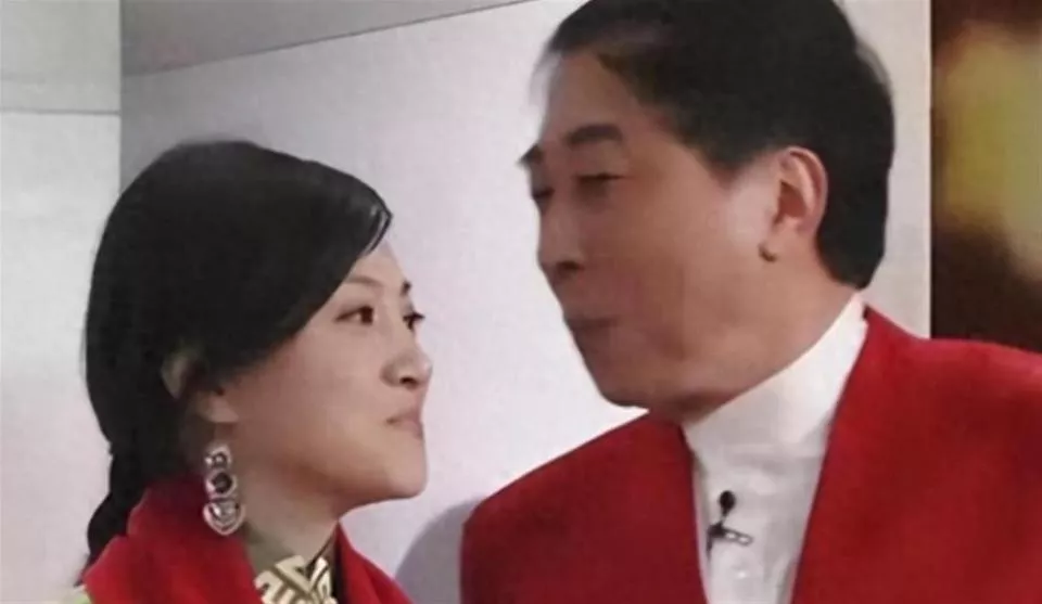 她曾是冯巩御用老婆,连登五年春晚后精神失常